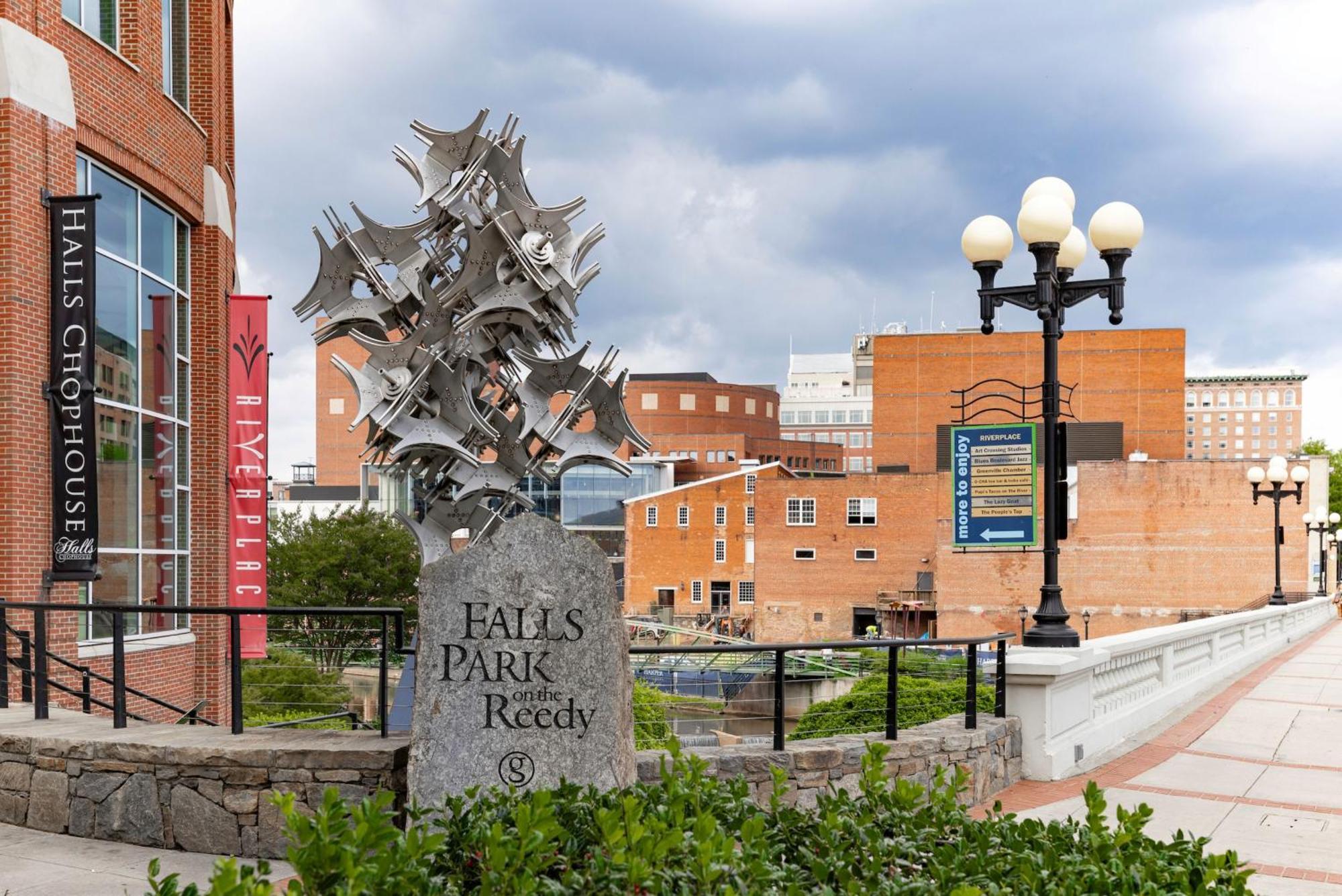 Hilton Greenville Bagian luar foto
