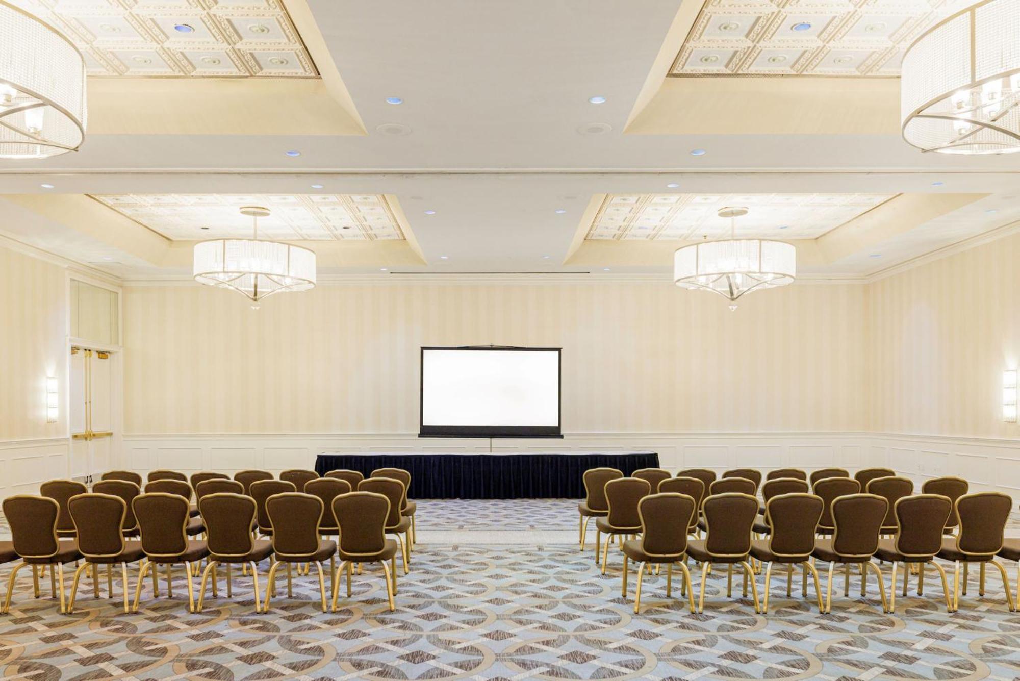 Hilton Greenville Bagian luar foto
